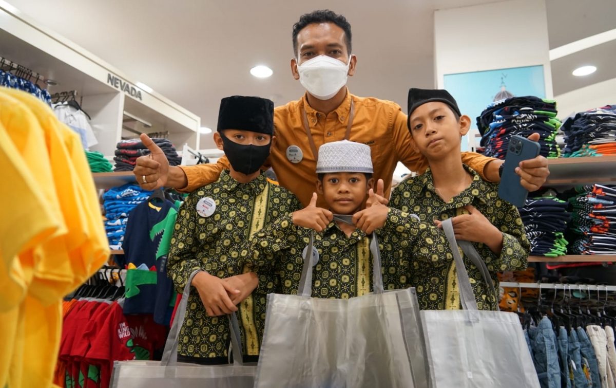 Semangat Berbagi Baju Lebaran untuk Anak Yatim di 21 Kota