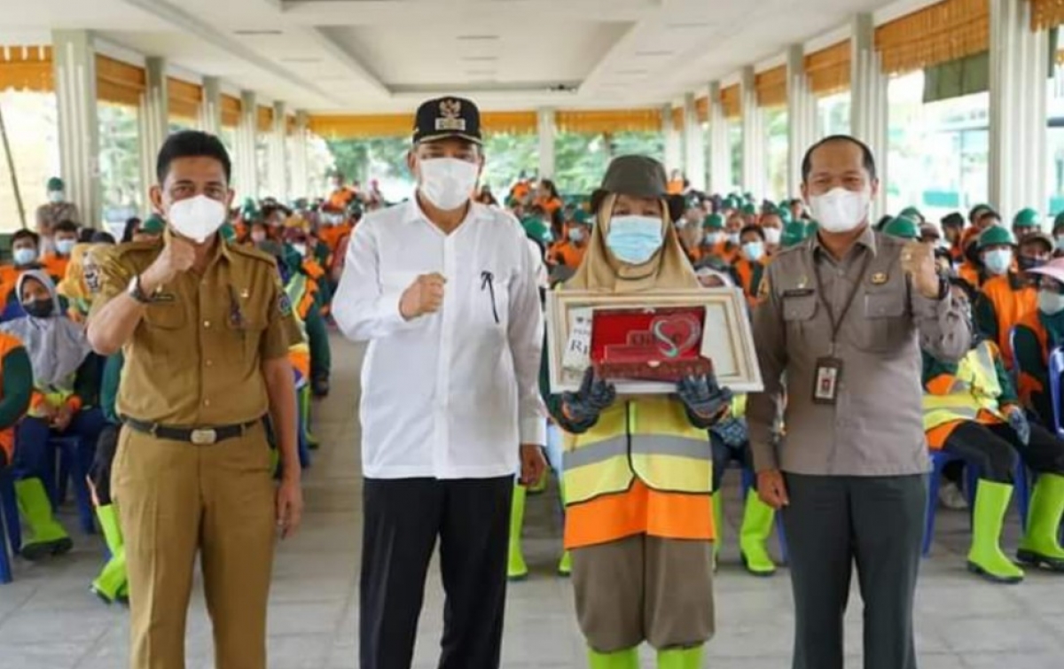 298 Petugas Kebersihan Non ASN di Tebingtinggi Terima Penghargaan