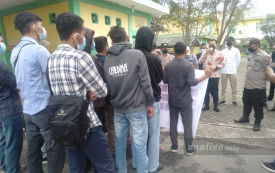 Diduga Gelapkan Dana Desa, Massa Minta Anggota DPRD Sergai Diproses Hukum