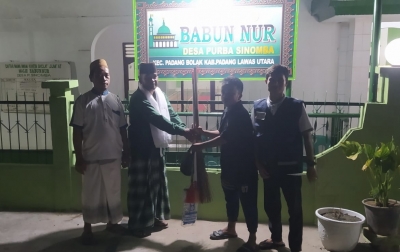 Sambut Ramadan, PMI Paluta Bagikan Alat Kebersihan ke Masjid