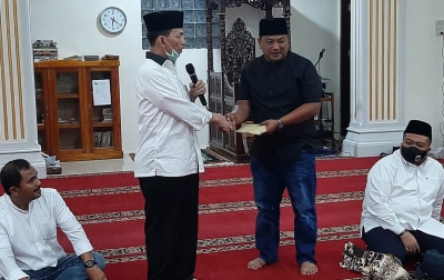 Syahrul Pasaribu Salurkan Rp 52 Juta untuk Pembangunan 3 Masjid