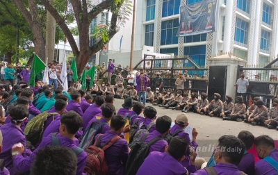 Mahasiswa Geruduk Gedung DPRD Sumut, Tolak Penundaan Pemilu