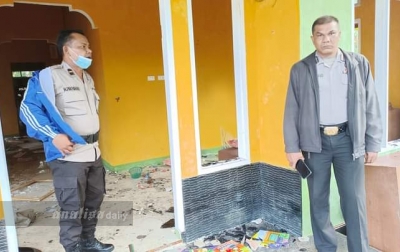 Emosi Warga Memuncak, Rumah Mak Rimbang yang Menipu Warga Desa di Padangsidimpuan Dirusak