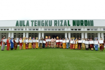 Peringati Hari Kartini, Gubernur Sumut Serahkan Penghargaan Kepada 33 Perempuan Berjasa dan Berprestasi