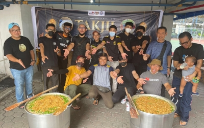 PKPMI-Konsulat Malaysia Berbagi Bubur Lambuk
