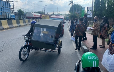 BPJamsostek Tanjungmorawa Berbagi Takjil kepada Masyarakat