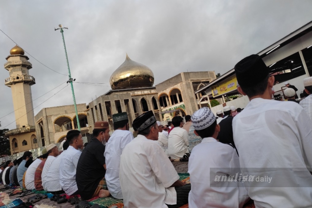 Hujan Warnai Pelaksanaan Shalat Id di Sidimpuan