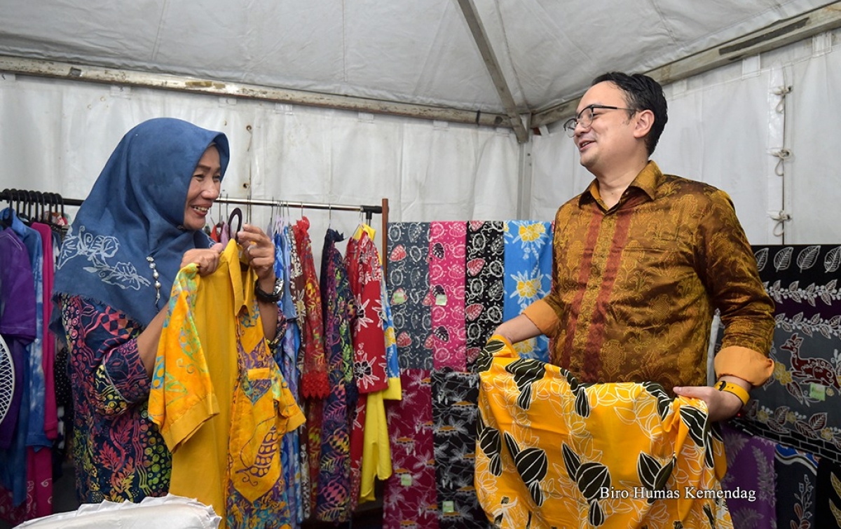 Gernas BBI 2022: Jokowi Ajak Masyarakat Belanja Produk dan Wisata Dalam Negeri