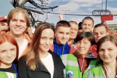 Angelina Jolie Lakukan Kunjungan Mendadak ke Ukraina