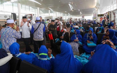 Musa Rajekshah Lepas Keberangkatan 435 Jemaah Haji