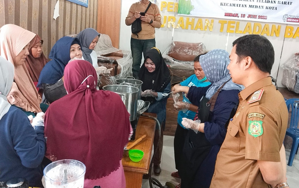 Kelurahan Teladan Barat Laksanakan Pelatihan Menjahit, Barista, dan Buat Bakso