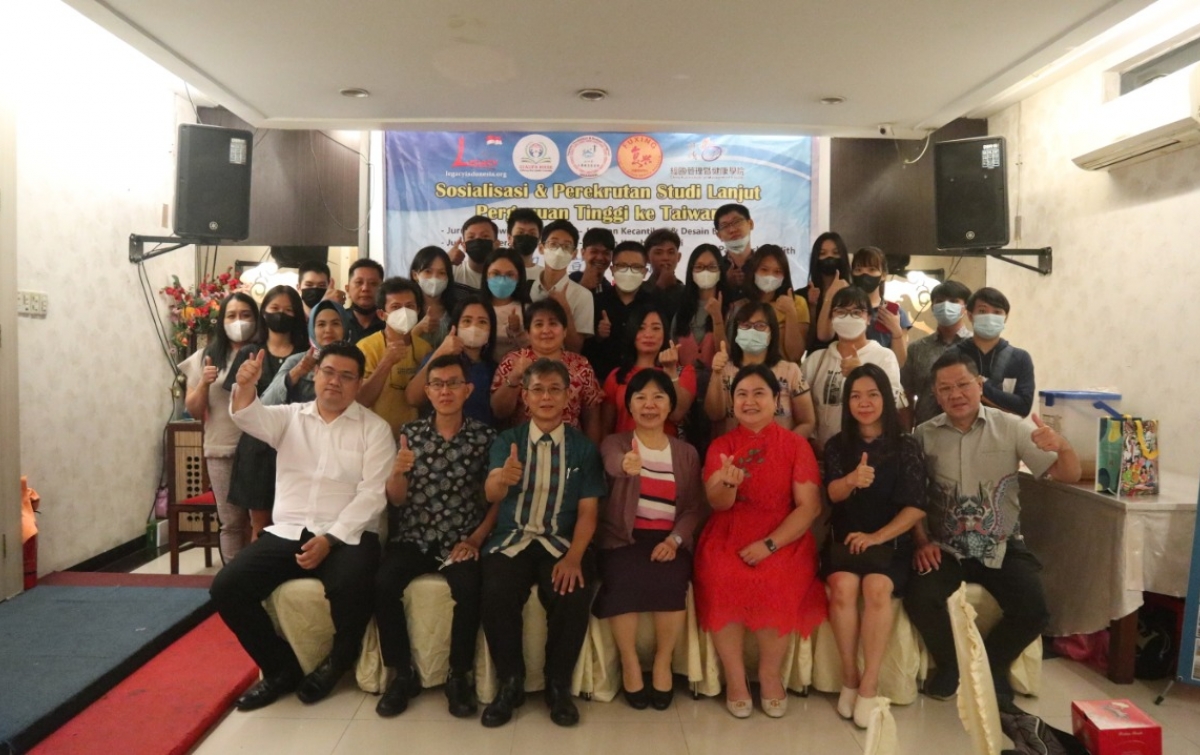 Ching Kuo Insitute of Health & Management Taiwan  Lakukan Sosialisasi ke Beberapa  SMA/SMK  di  6 Kota di Indonesia