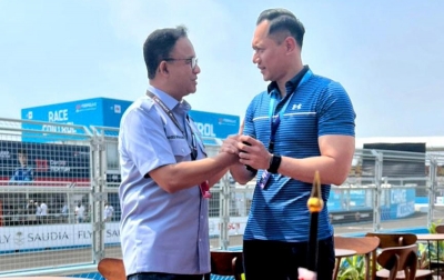 Nonton Formula E di Sirkuit Ancol, AHY Disambut Akrab Anies