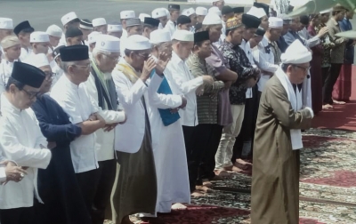 Ulama Sumut dan Ratusan Santri Pondok Pesantren Salat Gaib untuk Eril