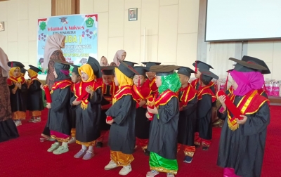 Wisuda TK Masjid Raya Gunung Tua Sukses, Dimeriahkan Aksi Pertunjukan