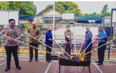 Kejari Sabang Musnahkan Barang Bukti Perkara Inkrah