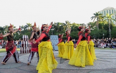 Tim Nusantara Gemilang Hibur Warga di Lapangan Merdeka Medan