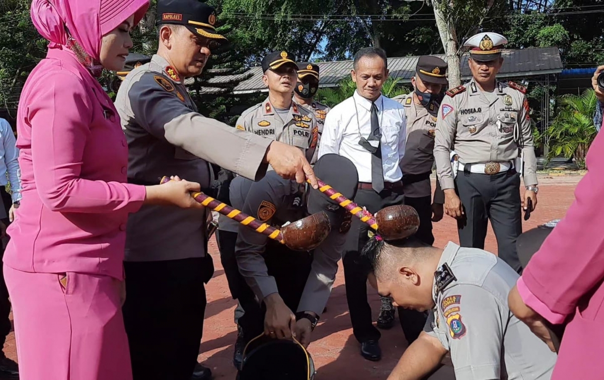 43 Personel Polres Langkat Naik Pangkat