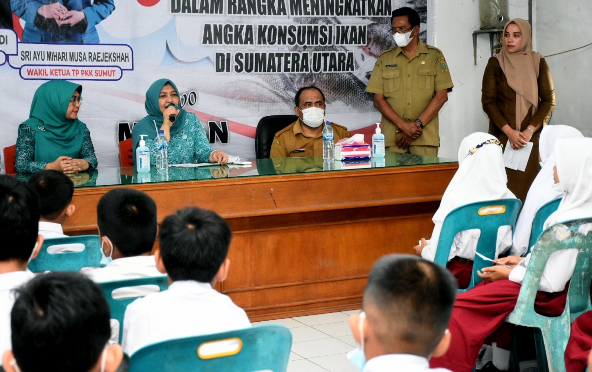 Nawal Lubis Tekankan Pentingnya Makan Ikan Bagi Pertumbuhan Anak