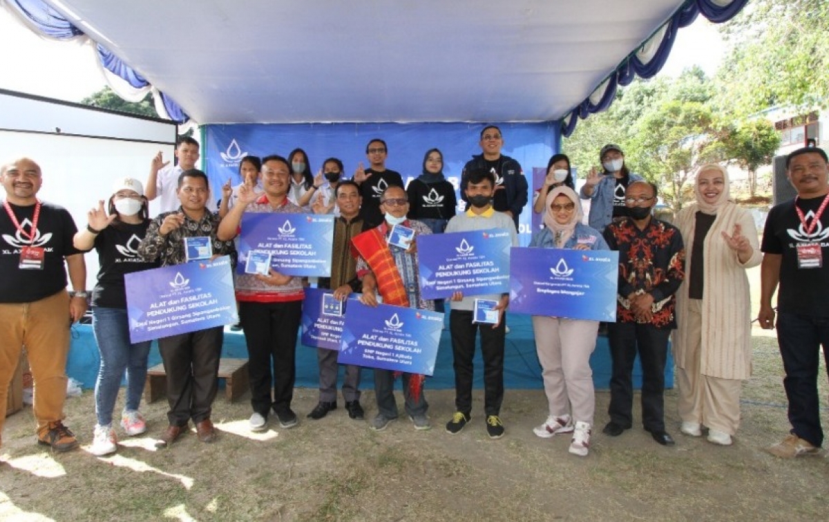 Karyawan XL Axiata Berbagi dan Mengajar di Kawasan Danau Toba