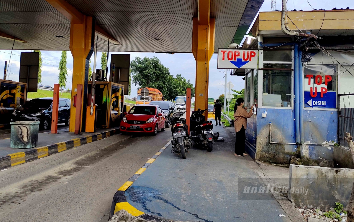 Mobil Wartawan Analisa Dibobol Maling di Pintu Tol Bandar Selamat