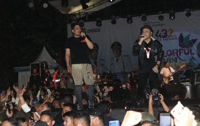 Bobby Nasution Duet dengan Judika dalam Panggung Hiburan HUT ke 432 Medan