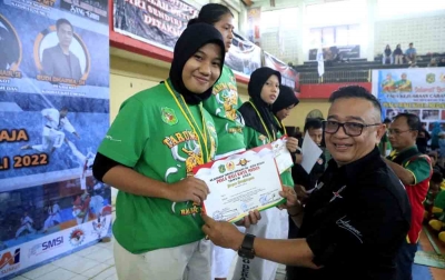 Satlat SMA Plus Sedayu Nusantara Juara Umum Tarung Derajat Piala Walikota Medan