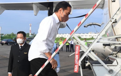 Jokowi Tinjau Infrastruktur dan Bagikan Bantuan di Nias