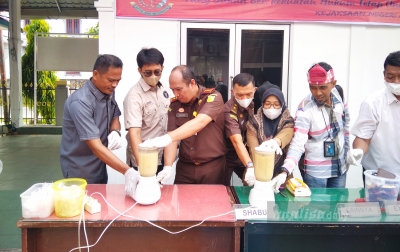 Kejaksaan Asahan Musnahkan Barang Bukti Hasil Tangkapan