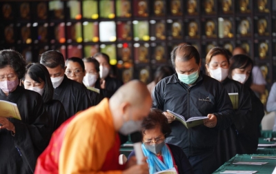 Ratusan Umat Buddha Ibadah di Vihara Suwarnadwipa Taman Simalem Resort