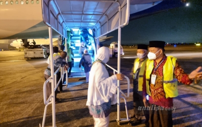 Kakan Kemenag Asahan Sambut Kepulangan Jemaah Haji di Bandara Kualanamu