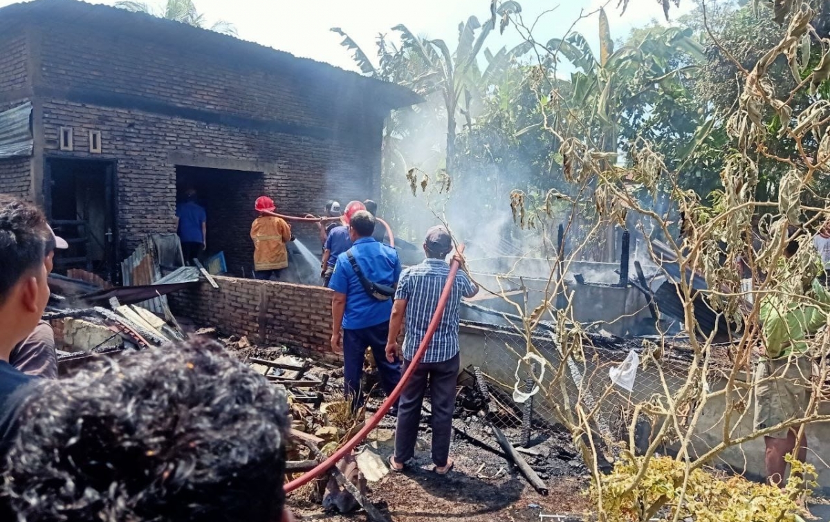 2 Rumah Warga di Padang Tualang Terbakar