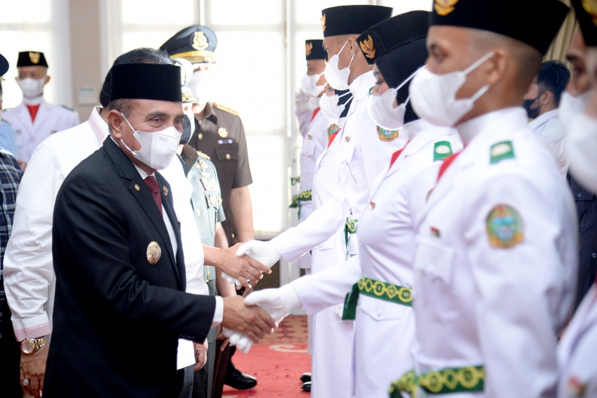 Edy Rahmayadi Lantik 66 Pasukan Pengibar Bendera - Medan - AnalisaDaily.com