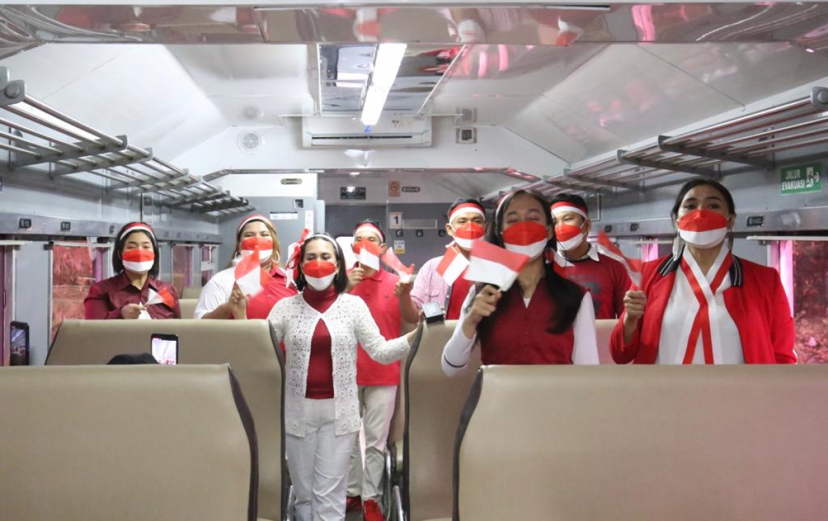 Semarak HUT Kemerdekaan RI, Divre I Sumut Hadirkan 'Choir On Train' di KA Srilelawangsa