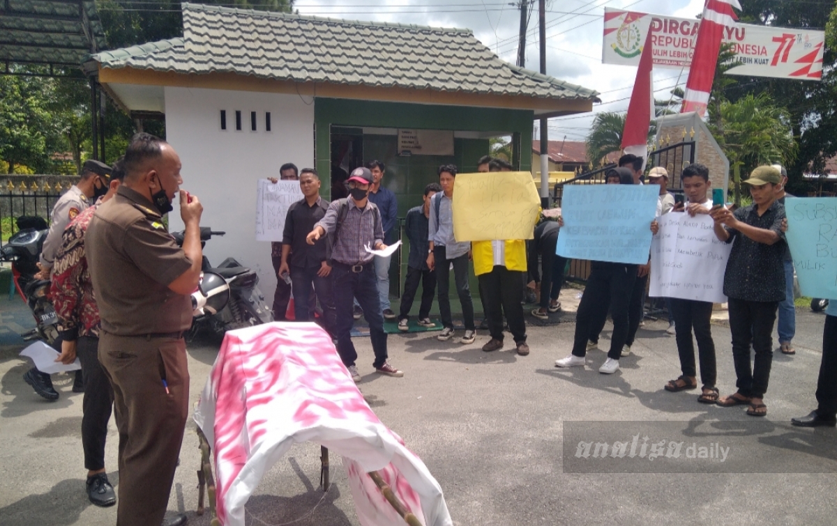 Massa Gari SU Pertanyakan Kasus Penyelewangan Pupuk Bersubsidi