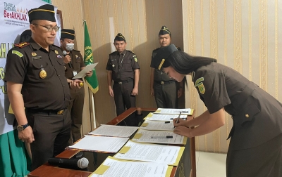 Kajari Paluta Lantik 7 ASN dilingkup Kejari Paluta