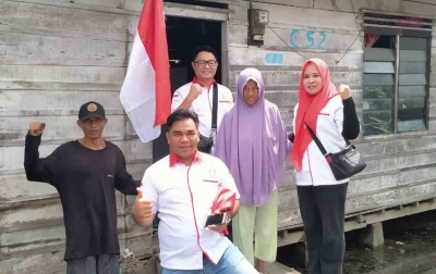 TMP Sumut Bagi-bagi Bendera Merah Putih, Brilian: Ini Perintah Ketum Partai