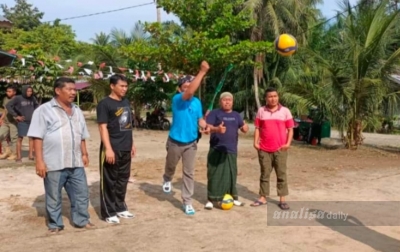 Masyarakat Empat Negeri Gelar Turnamen Voli