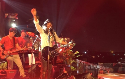 Tampil Memukau, Ello Bawakan Lagu-Lagu Hits saat Crystal Chill Roadshow di Medan