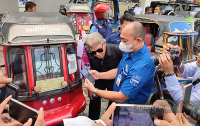 Digitalisasi, Naik Becak BSA di Kota Siantar Bayar Pakai QRIS