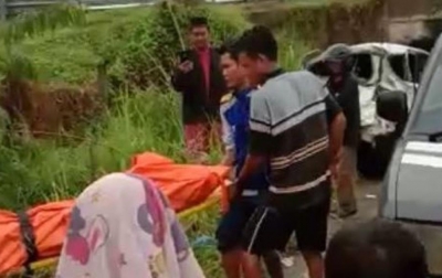 Tabrak Pembatas Jalan Tol, Pengendara Mobil Tewas