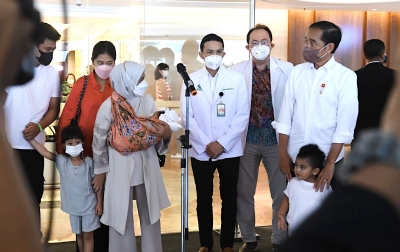 Jokowi Jemput Cucu Kelima, Namanya Panembahan Al Saud Nasution