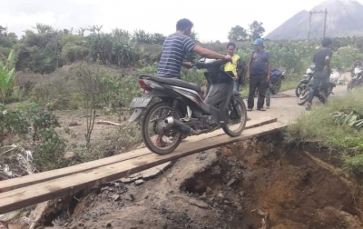 Jalan Penghubung Kebayaken-Kutarayat Karo Terputus