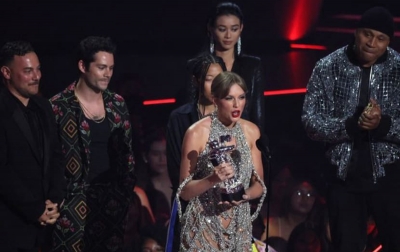 Taylor Swift Terima Penghargaan 'Video of the Year' di MTV VMA 2022