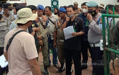 Massa Sampal Minta Ketua PN Sibuhuan Mengundurkan Diri