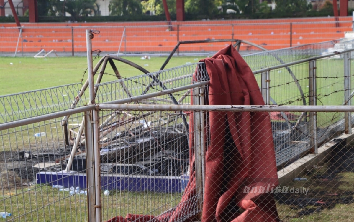 Persiraja Lawan PSMS, Penonton Kecewa Bakar Fasilitas Stadion Lampineung