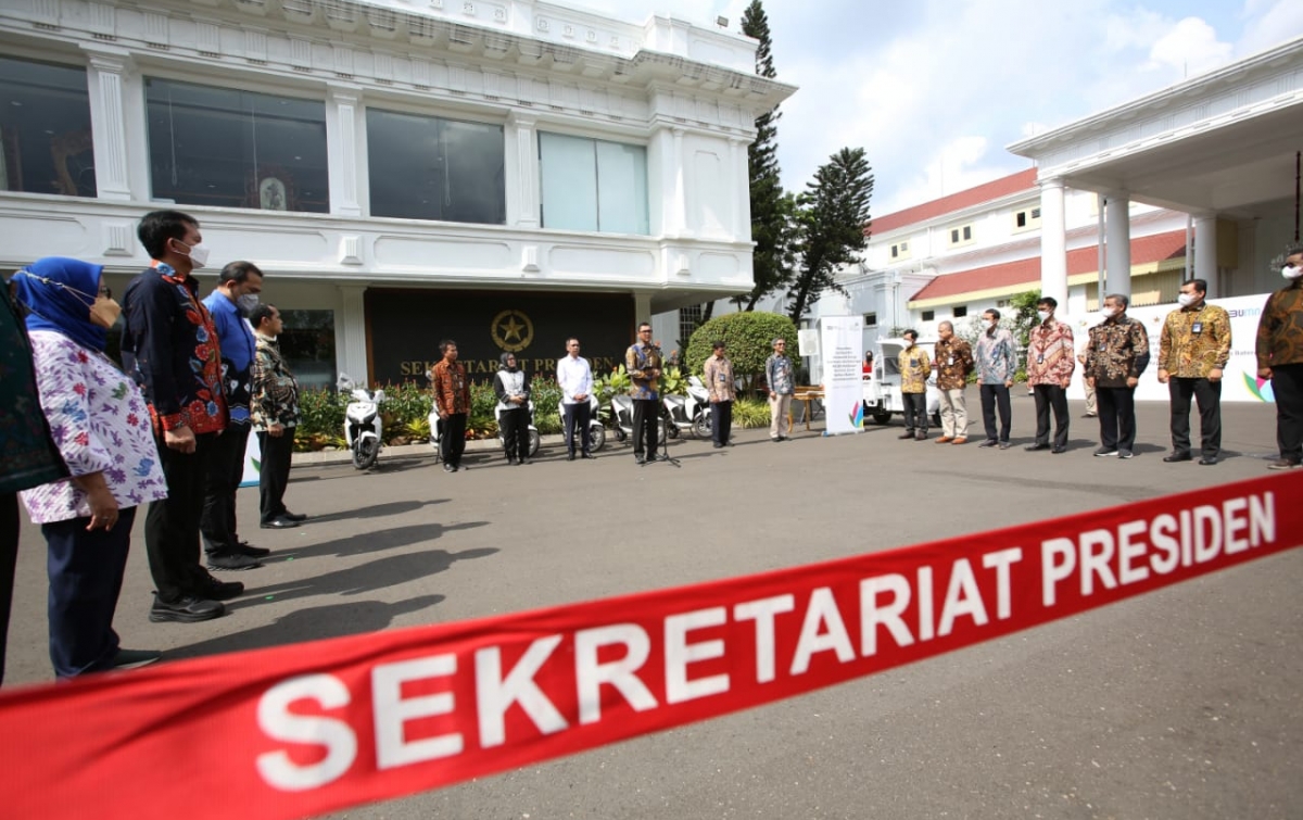 PLN Serahkan Sertifikat Energi Terbarukan untuk 5 Istana Kepresidenan