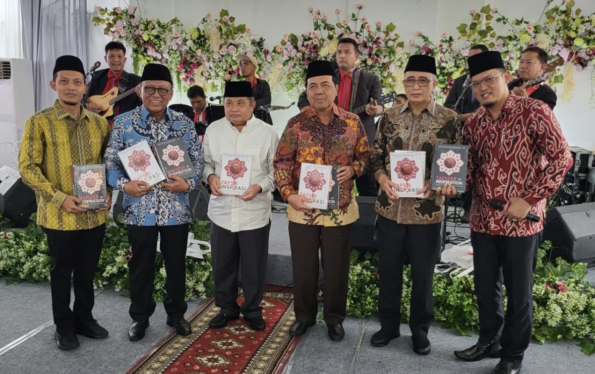 Gubsu Hadiahkan Buku Tafsir Inspirasi ke Ketua MA dan Para Hakim Agung Lain