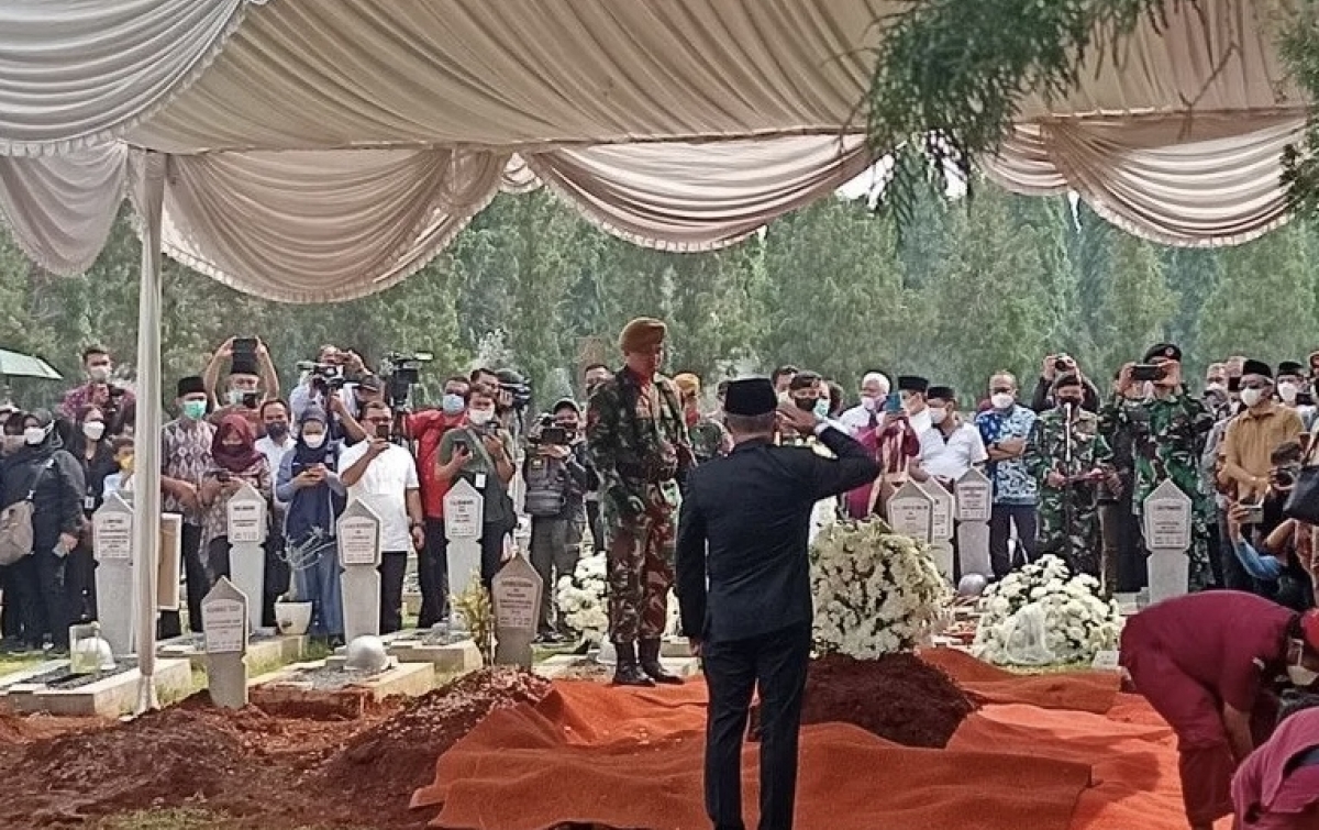 Menko PMK Muhadjir Effendy Pimpin Upacara Pemakaman Azyumardi Azra