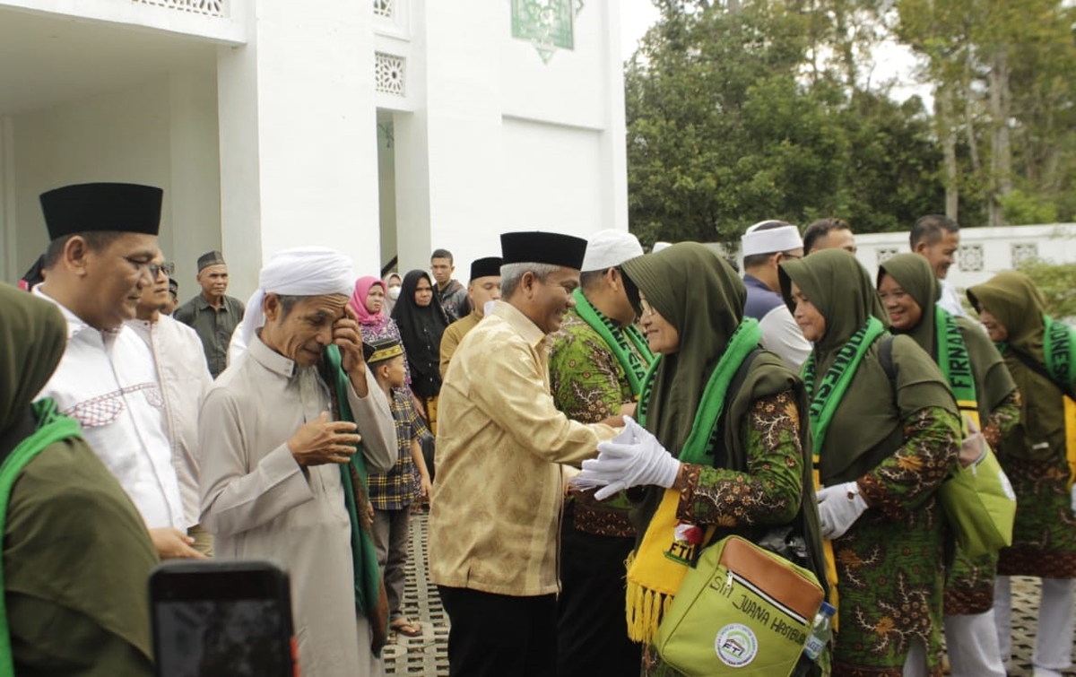 Firnanado Tim Indonesia Berangkatkan 64 Jemaah Umroh